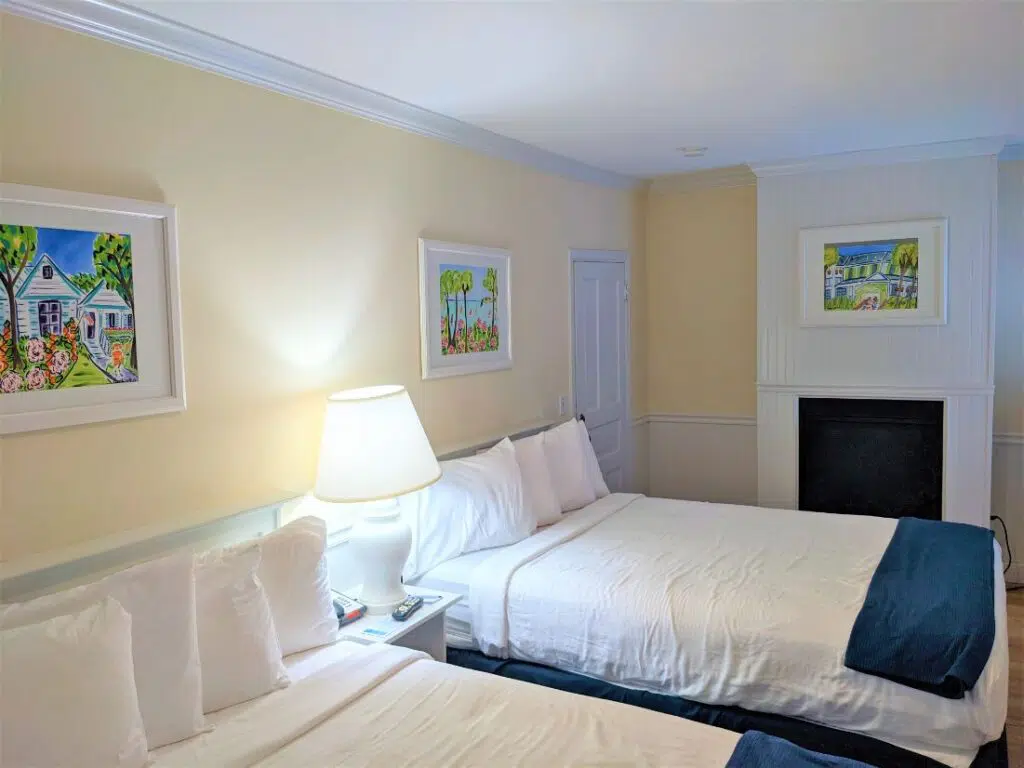 10+ Unique Hotels and Airbnbs In Michigan From a Local - RachelsFindings