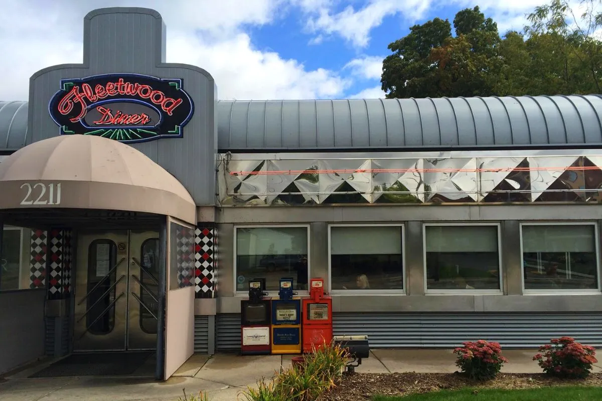 fleetwood diner lansing