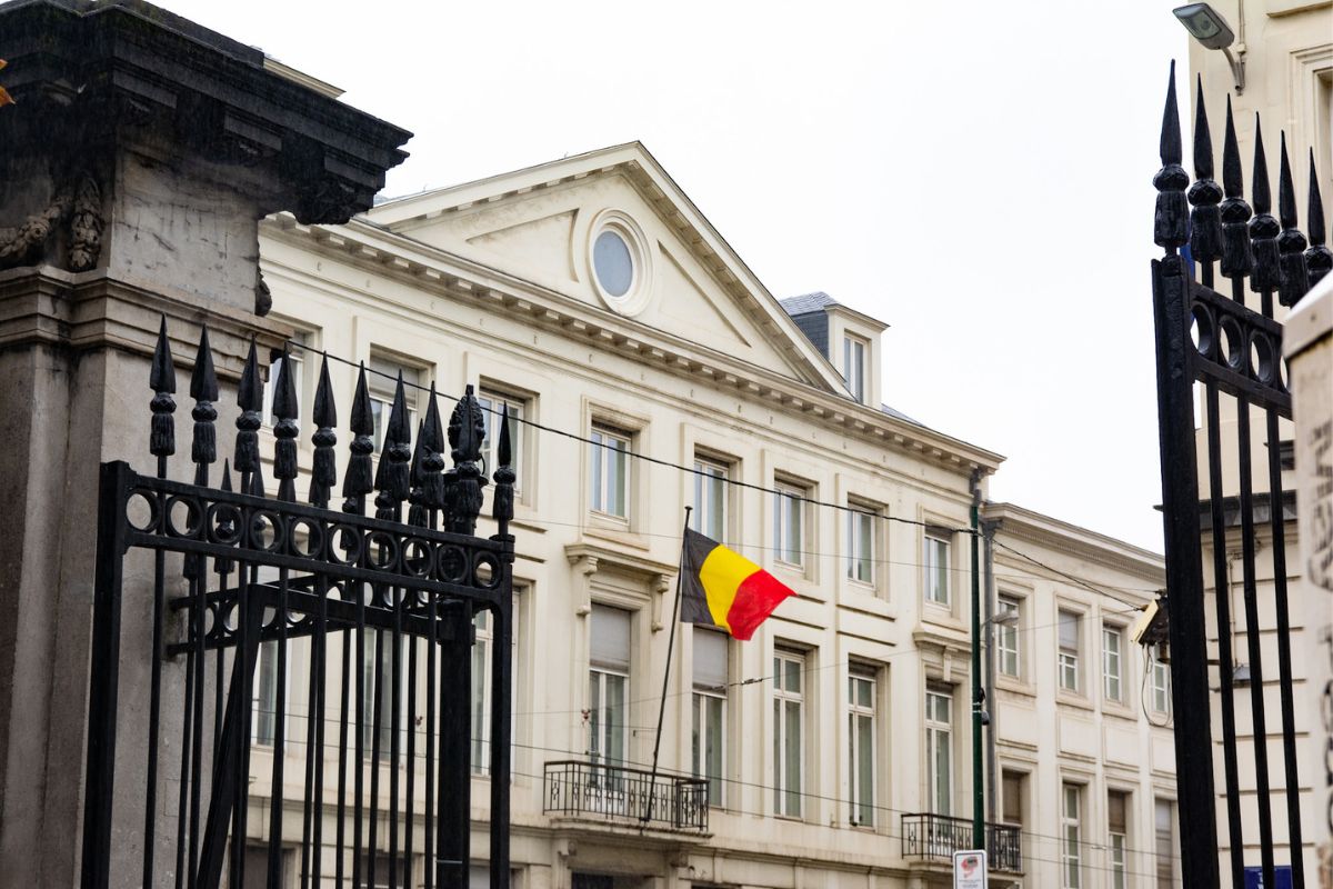 flag of brussels on building