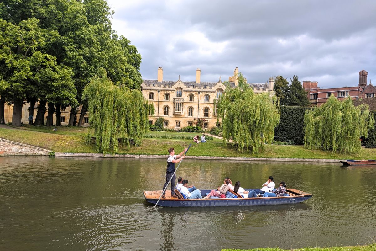 punting boat on river cam cambridge uk
