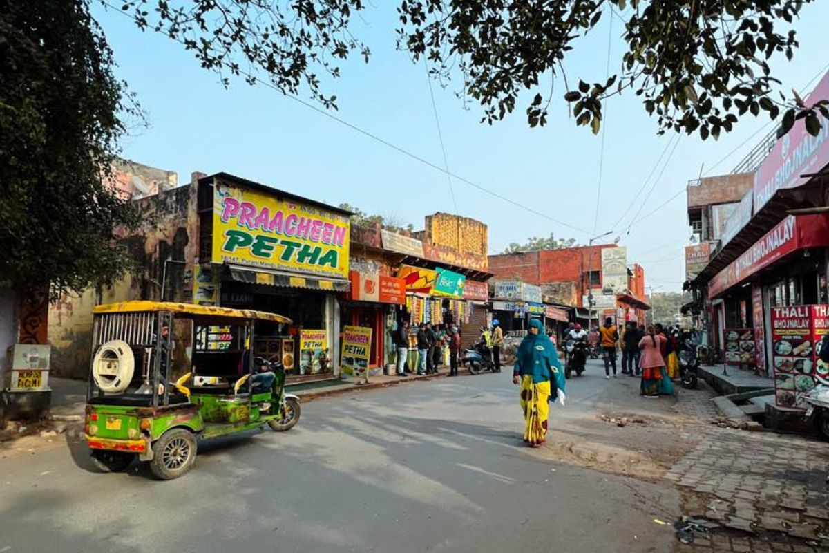tuk tuk on street in india